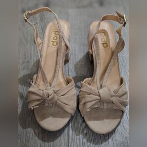 Never Worn! Women's Beige Strappy Heeled Sandals Size 9.5